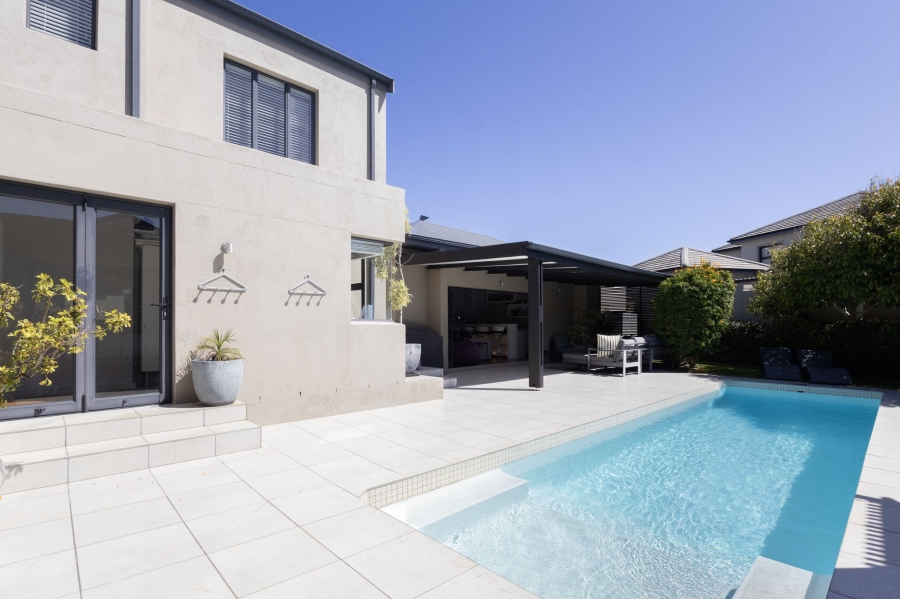 To Let 4 Bedroom Property for Rent in Big Bay Western Cape